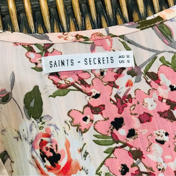 Saints + Secrets Pink Floral Wrap Flutter Sleeve Mini Dress Sz S - Picture 7 of 11